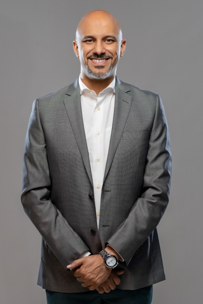 Mohamed Isa, official portrait